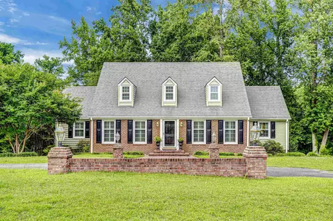 105 Birchwood Dr, Mount Olive, NC 28365
