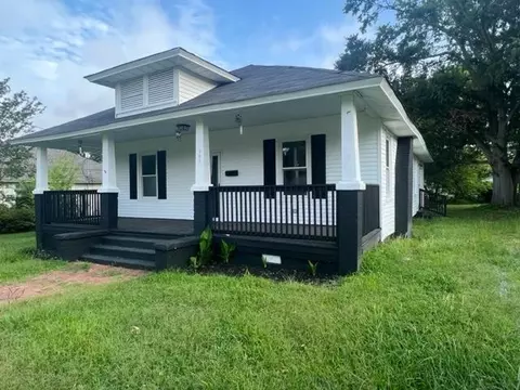 304 W C St, Erwin, NC 28339 photo 2