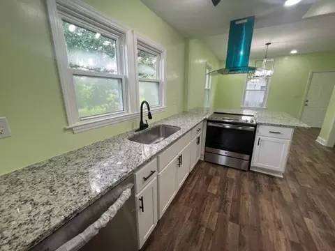 304 W C St, Erwin, NC 28339 photo 9