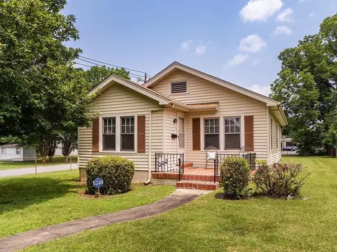 502 Atwater St, Burlington, NC 27215