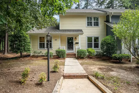 1516 Woodcroft Dr, Raleigh, NC 27609