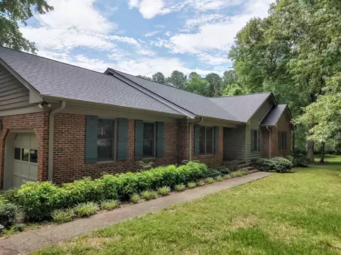 2200 Smith Dr, Clayton, NC 27520