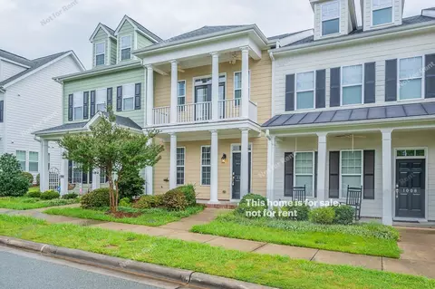 1010 Christopher Dr, Chapel Hill, NC 27517