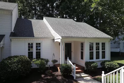 124 Greenmont Ln, Cary, NC 27511
