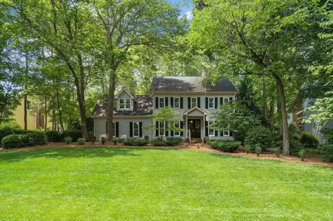 5412 Shoreline Ct, Holly Springs, NC 27540