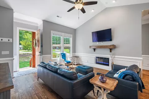 2126 Clements Dr, Durham, NC 27704 photo 3
