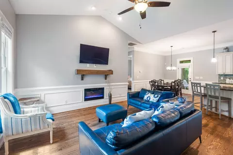 2126 Clements Dr, Durham, NC 27704 photo 4