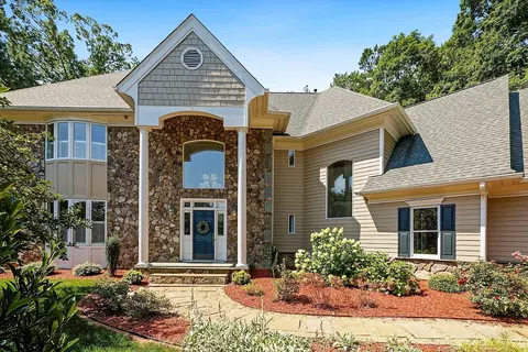 100 Greyfriars Ln, Cary, NC 27518