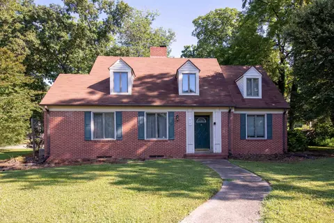 614 W 5th St, Siler City, NC 27344
