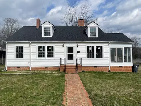 315 S 3rd Ave, Siler City, NC 27344