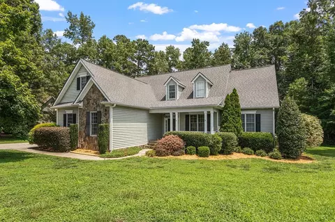40 E Hackberry Ln, Youngsville, NC 27596