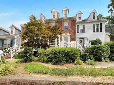2816 Bedfordshire Ct, Raleigh, NC 27604