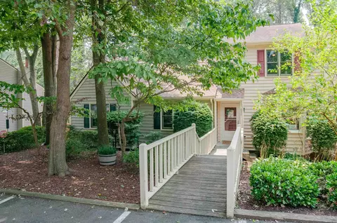 6521 English Oaks Dr, Raleigh, NC 27615