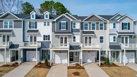 151 Sugar Run Dr #37, Fuquay Varina, NC 27526
