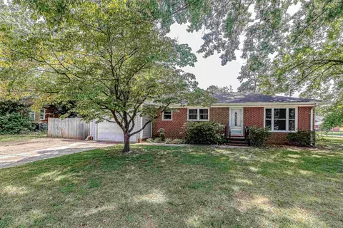 635 Winterlochen Rd, Raleigh, NC 27603