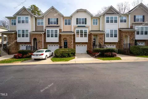 6210 Braidwood Ct, Raleigh, NC 27612