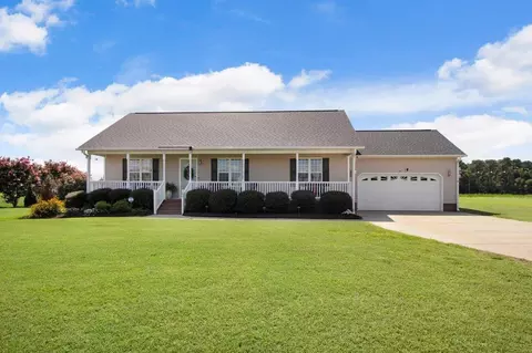 105 Serenity Pointe Dr, Selma, NC 27576