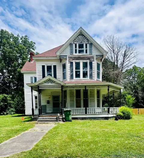 108 W Burnette Ave, Enfield, NC 27823