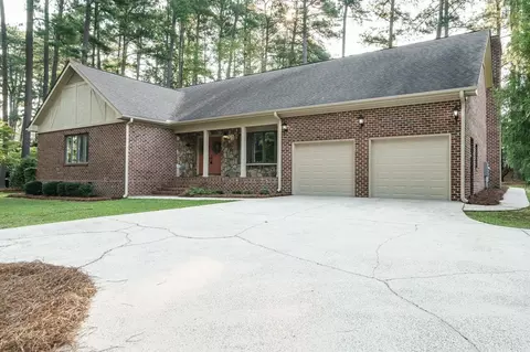 2111 Lord Ashley Dr, Sanford, NC 27330