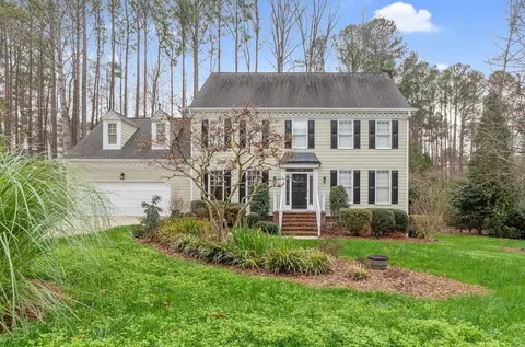 102 Glenhigh Ct, Cary, NC 27511