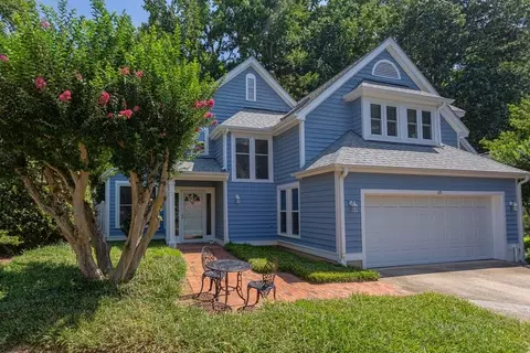 105 Cherry Hill Ln, Cary, NC 27518