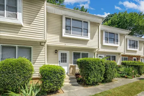 875 Martin Luther King Jr Blvd #16, Chapel Hill, NC 27514