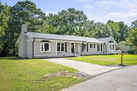 1005 E Maplewood Dr, Benson, NC 27504 photo 2