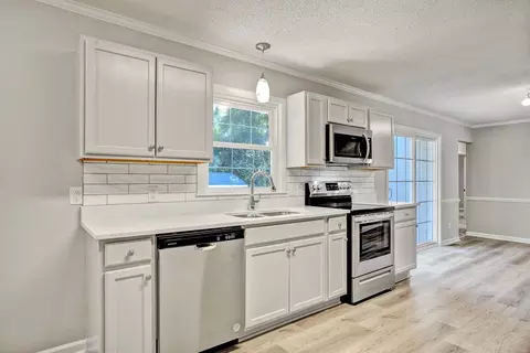 1005 E Maplewood Dr, Benson, NC 27504 photo 11