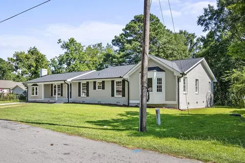 1005 E Maplewood Dr, Benson, NC 27504 photo 3