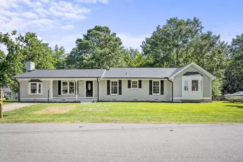 1005 E Maplewood Dr, Benson, NC 27504 photo 1