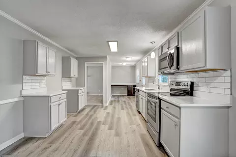 1005 E Maplewood Dr, Benson, NC 27504 photo 9