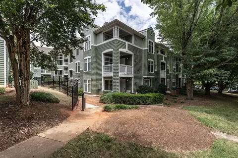 1101 Parkridge Ln #105, Raleigh, NC 27605