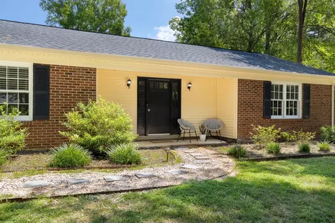 8 Summerglen Ct, Durham, NC 27713 photo 3