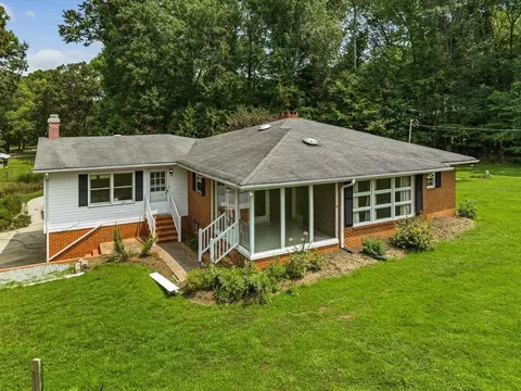 56 Dorsett Rd, Siler City, NC 27344