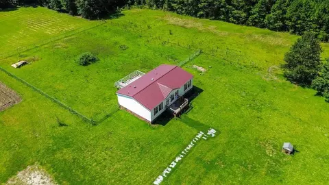 92 Wayland Dr, Saint Pauls, NC 28384