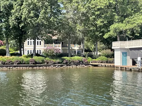 100 Winds Rd, Macon, NC 27551