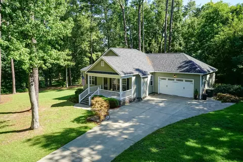 136 Starmont Dr, Clayton, NC 27520