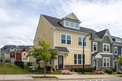 557 Brooks St, Wake Forest, NC 27587 photo 2