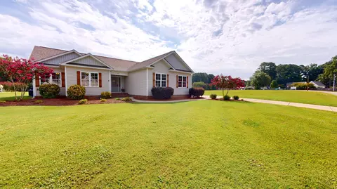 1011 Dixie Dr, Selma, NC 27576 photo 3