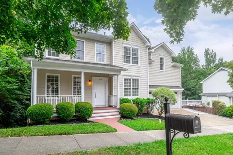 200 Edgewater Cir, Chapel Hill, NC 27516