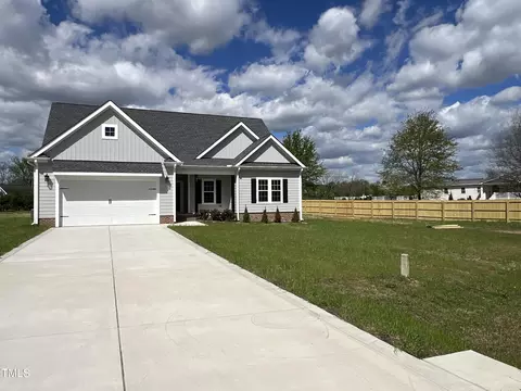131 Crownview Ln, Dunn, NC 28334 photo 2