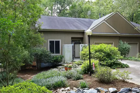 5 Tottenham Ln, Chapel Hill, NC 27517