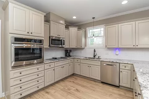 8017 N Pine Shadows Dr, Garner, NC 27529 photo 4