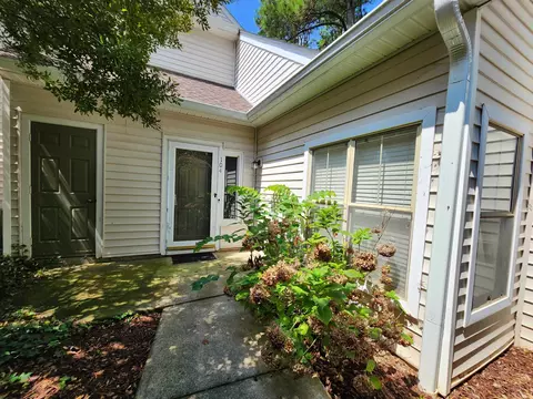 6111 Sunpointe Dr #104, Raleigh, NC 27606