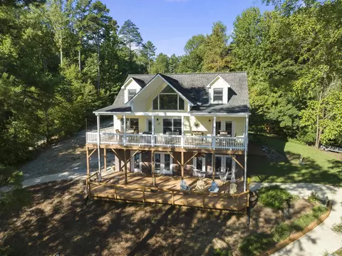 560 Pelican Point Rd, Semora, NC 27343