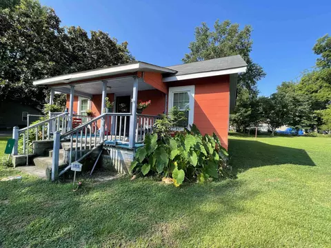 4 Front St, Red Springs, NC 28377