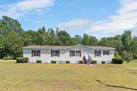 50 Star Fruit Ln, Linden, NC 28356