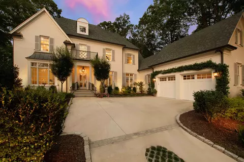 3910 Stratford Ct, Raleigh, NC 27609