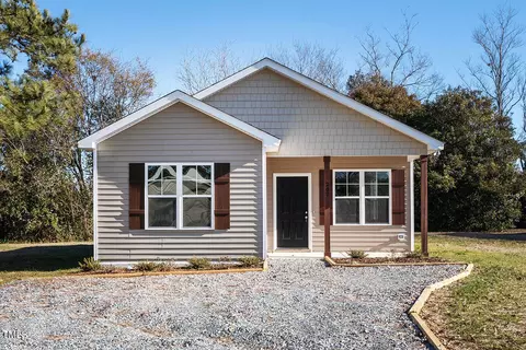 207 E King Cir, Benson, NC 27504