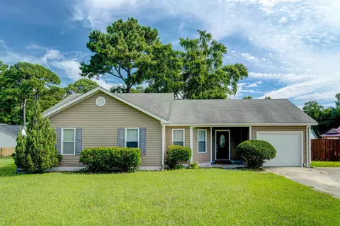 2624 Brookfield Dr, Midway Park, NC 28544